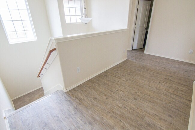 Building Photo - 2105 Oakwood Forest Dr
