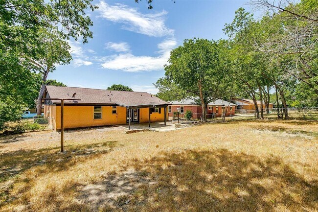 Building Photo - Amazing Home in Western Hills- 3 bed, 1.5 ...