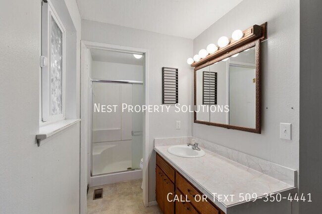 Building Photo - 603 N Crestview Dr