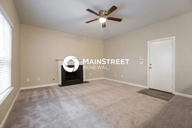 Building Photo - 4 Bedroom Pet-Friendly Home in Douglasville, GA with Main Street Renewal