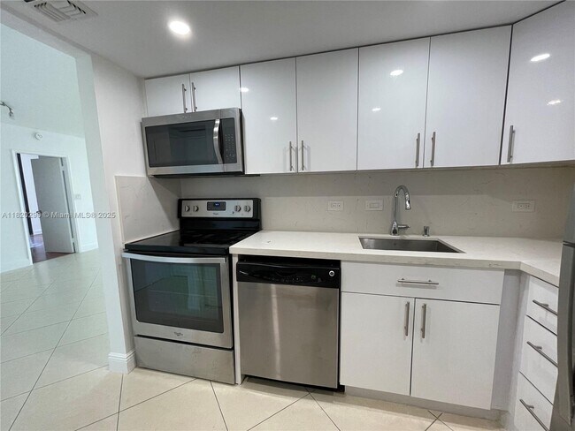 Building Photo - 20505 E Country Club Dr