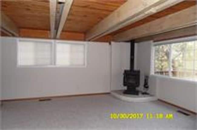 Building Photo - Crystal Falls Home