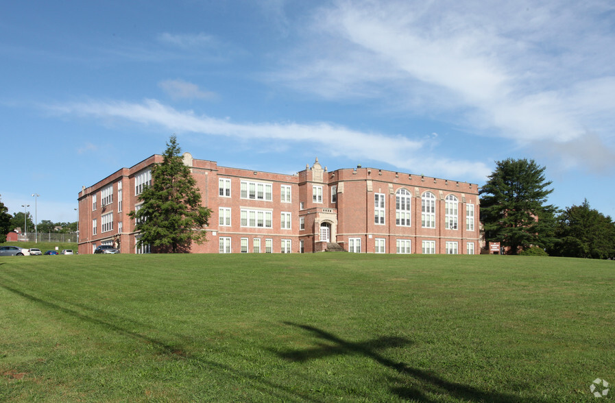 Washington School Apartments - New Britain, CT | Apartment Finder