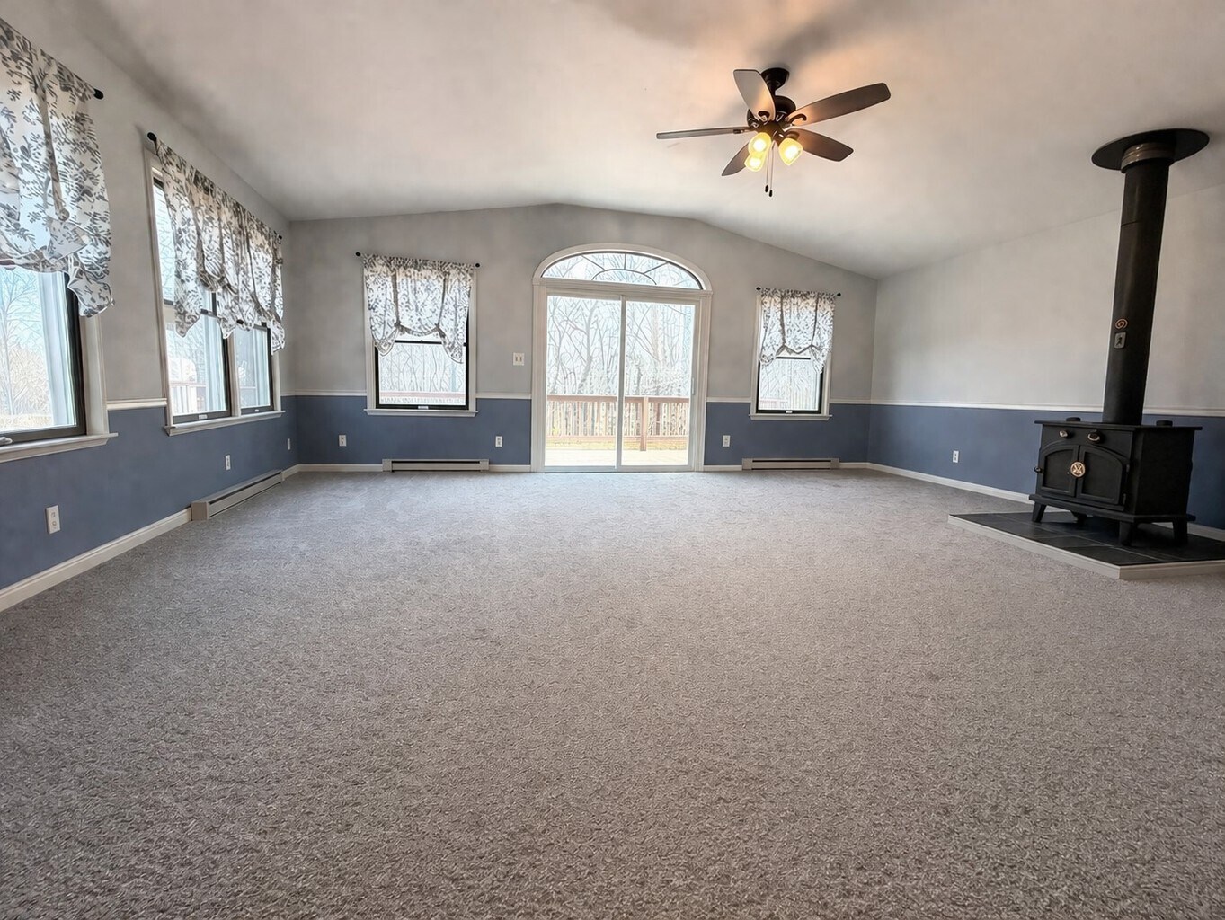 Building Photo - 2119 Oaklyn Dr