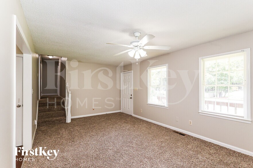 Building Photo - 1775 Independence Dr
