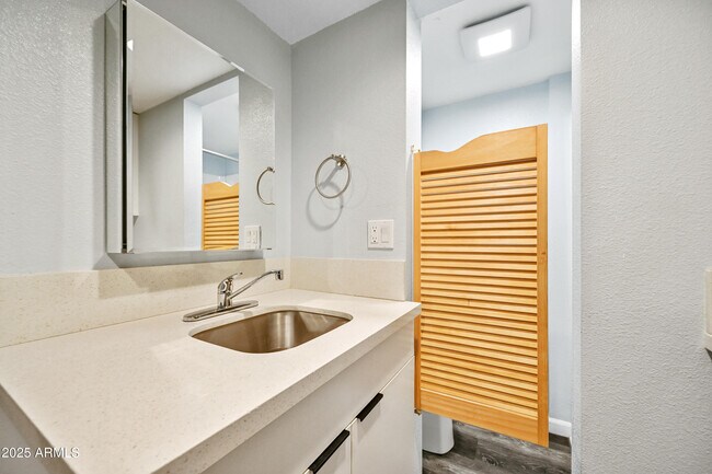 Building Photo - 3025 N 32nd St