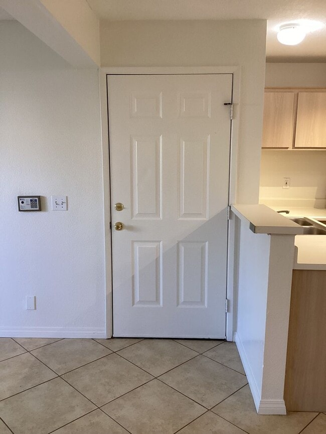 Building Photo - Downstairs Condo Located in the Gated Community of Las Palmas