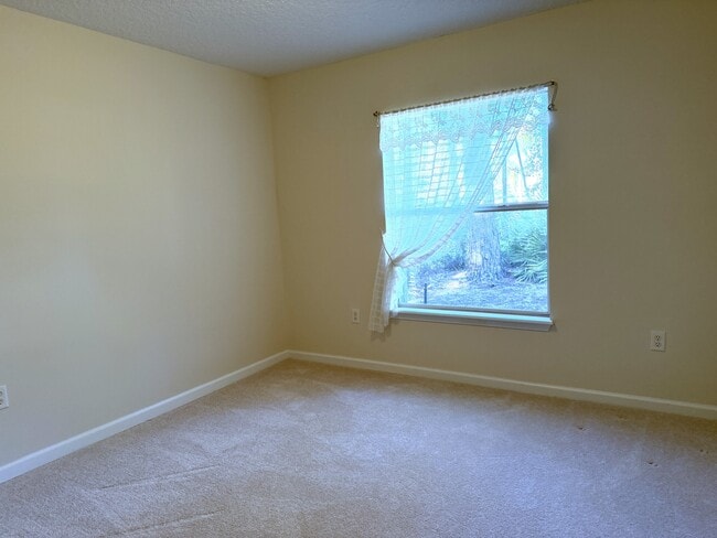 Building Photo - 96028 Long Is Pl