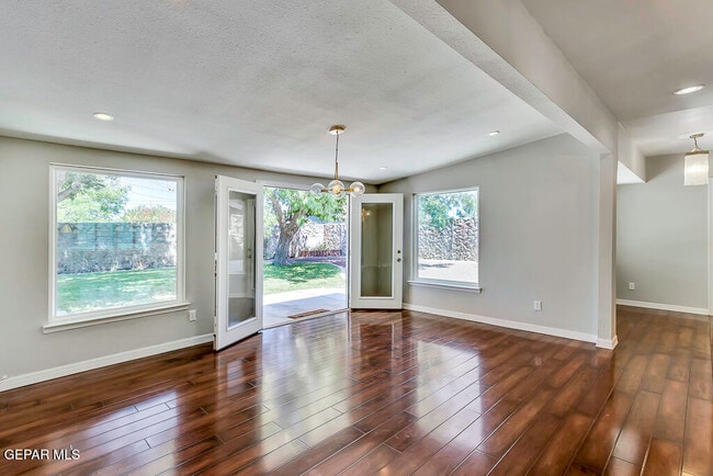 Building Photo - 9208 Shaver Dr