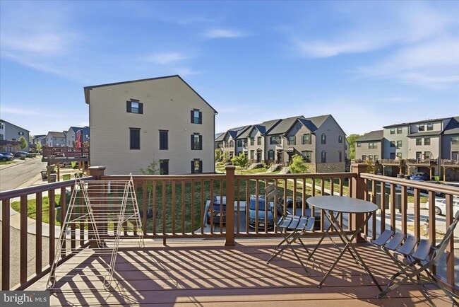 Building Photo - 2027 Track Cir