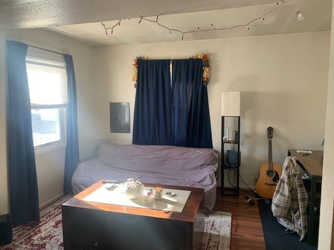 Building Photo - 516 Monroe St