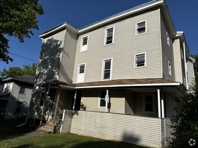 Building Photo - 69 Walnut St