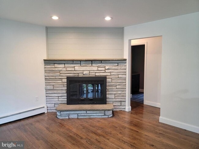 Building Photo - 1639 Perkins Ln