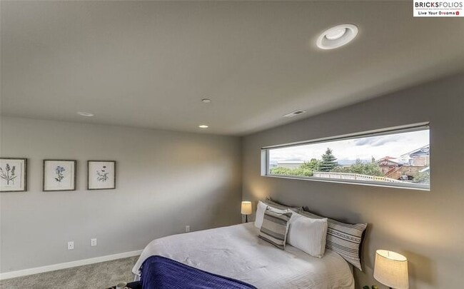 Building Photo - Banyan Grove, Bremerton: Charming 4-Bedroo...