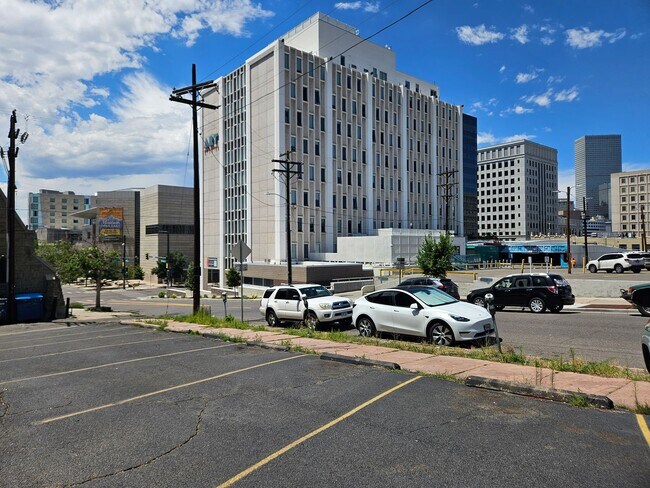 Building Photo - Cap Hill Beautiful 2 Bed Charming and Light Filled condo in the Blenheim