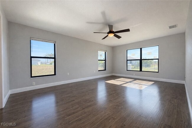 Building Photo - 1222 NE 40th Terrace