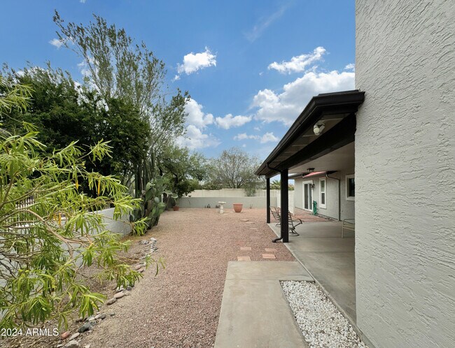 Building Photo - 15036 N Dogwood Ln