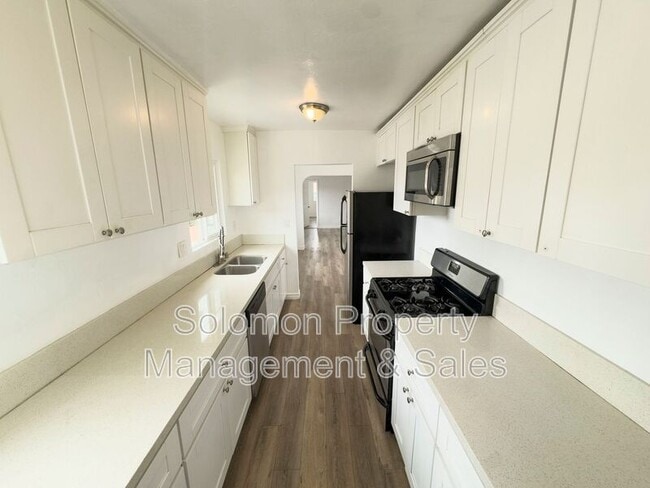 Building Photo - 3327 1/2 Polk Ave