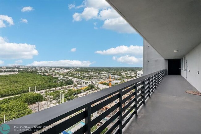 Building Photo - 16385 Biscayne Blvd
