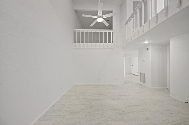 Building Photo - 11650 Village Pl Dr