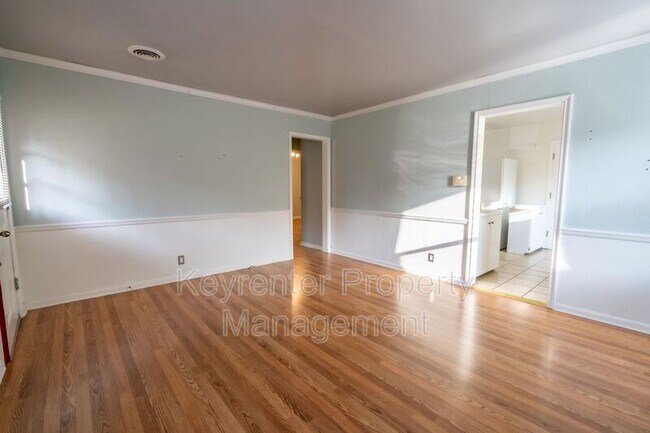Building Photo - 3820 E 22nd Pl