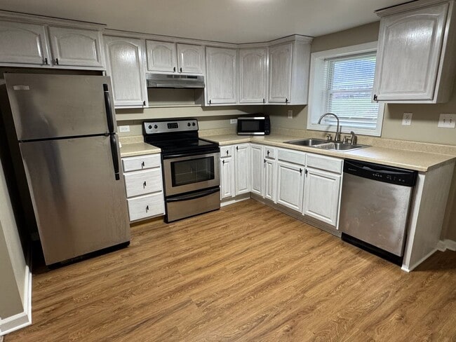 Building Photo - 2903 S Greenwood Dr