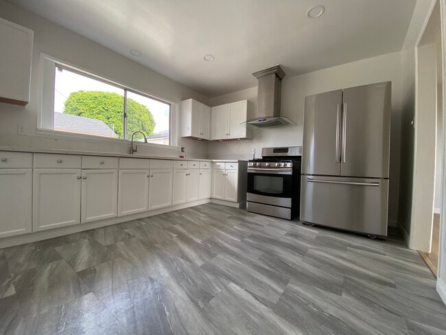 Primary Photo - 4466 W 64th St