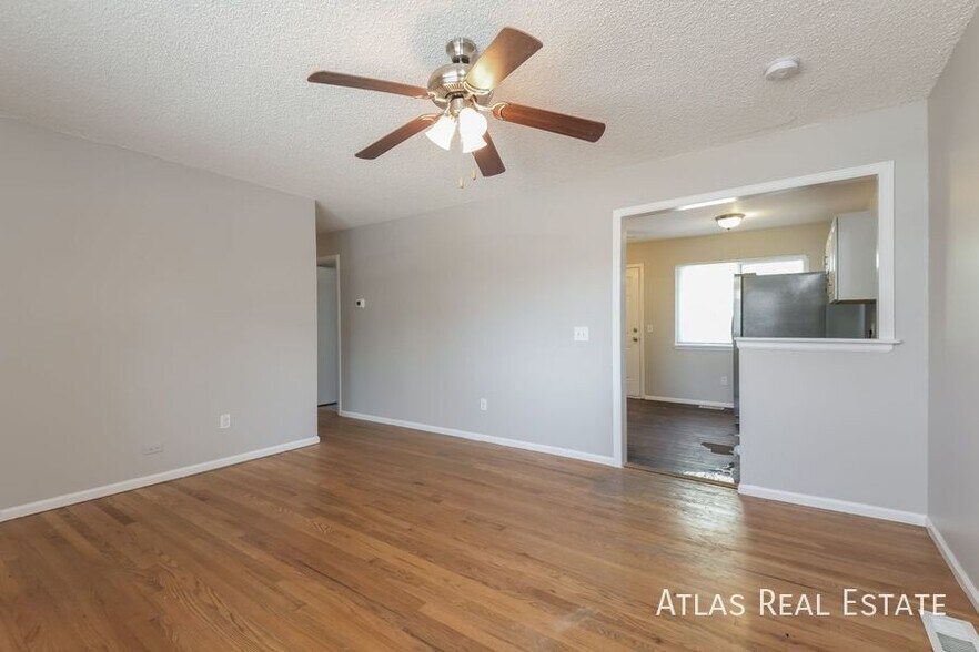 Building Photo - 730 S Oakland St