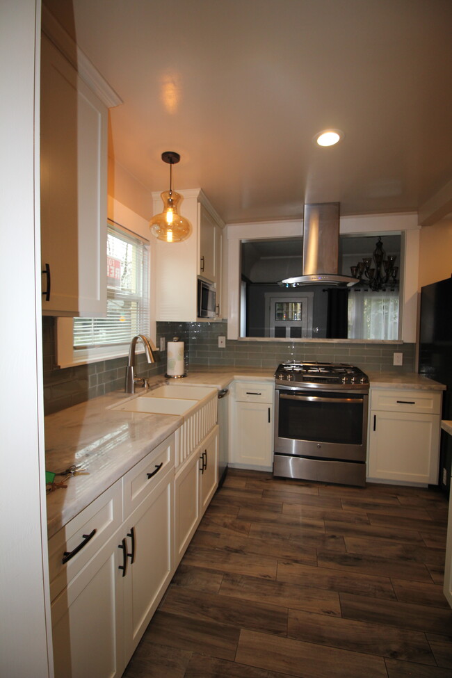 kitchen - 2600 E St