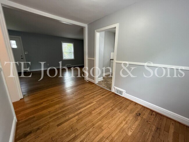 Building Photo - Charming Renovated 3BR Home