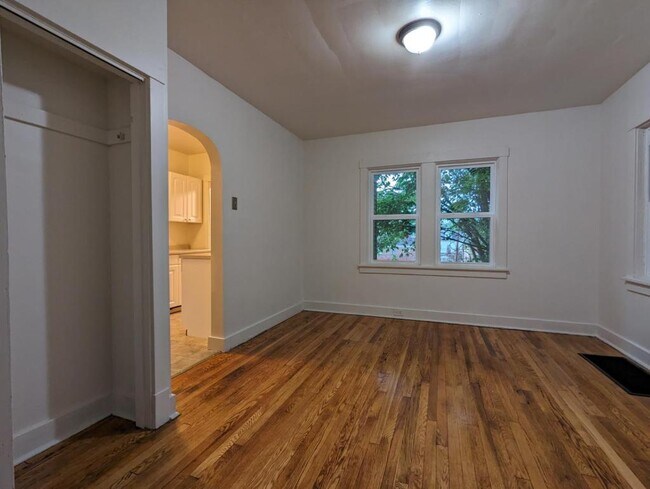 Building Photo - 6534 Deary St