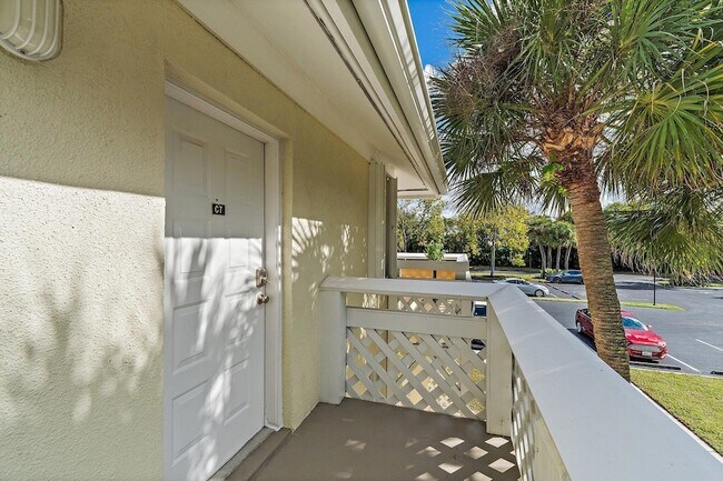 Building Photo - 353 S US Hwy 1