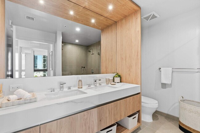 Building Photo - 11 NE 6th St