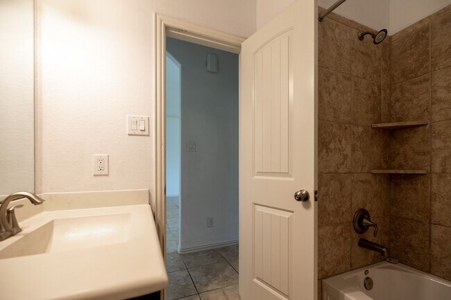 Building Photo - 1822 Olive Pine Dr