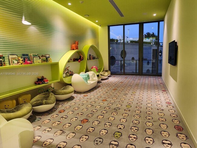 Building Photo - 501 NE 31st St