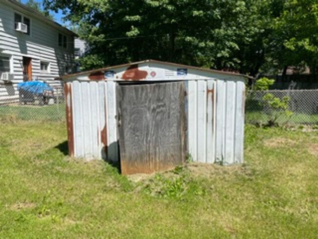 Building Photo - 2 Bed- 1 Bath - Single Family Home