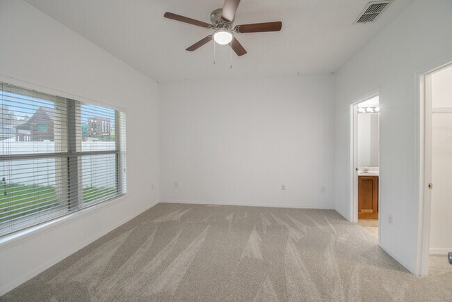 Building Photo - 4306 Hidden Meadow Dr