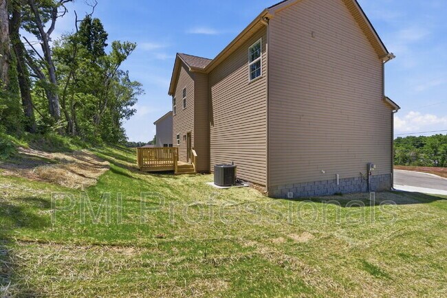 Building Photo - 408 Legends Court