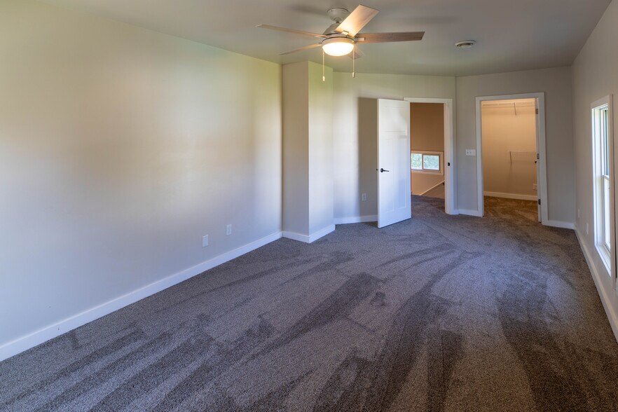 Building Photo - 13 Gilbert St