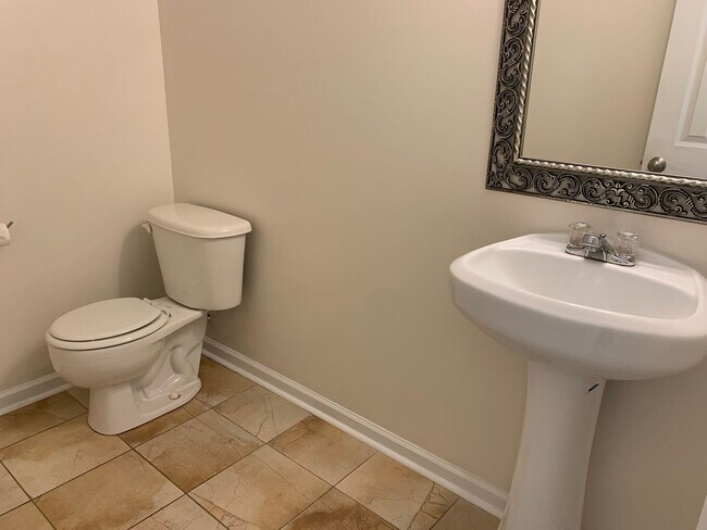 Building Photo - 2 Bedroom Townhouse off Wiggington Road