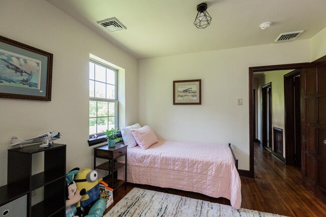 Building Photo - 13 Safe Harbor Village