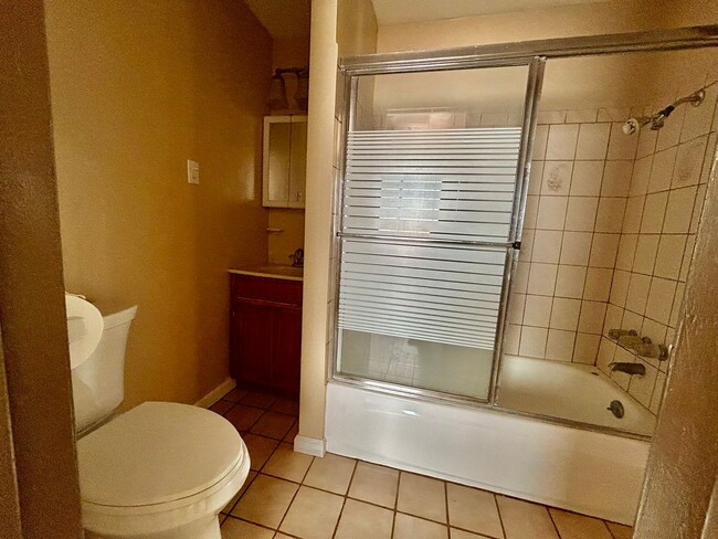 Building Photo - Beautiful 3 Bed Home For Rent!