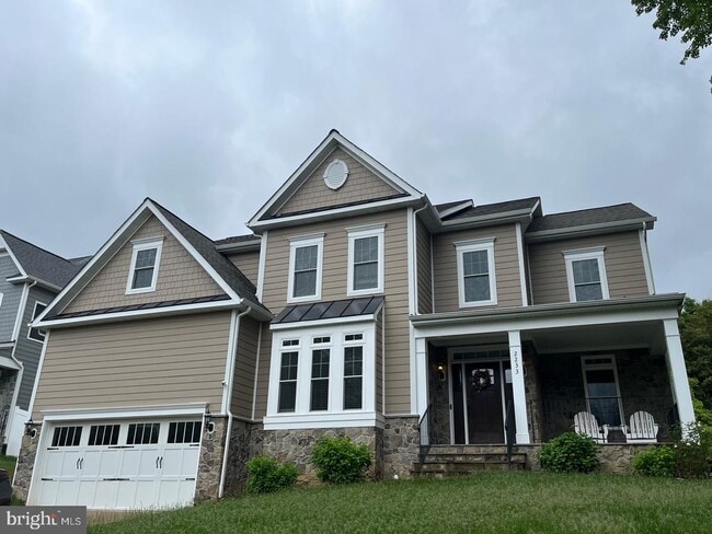 Building Photo - 2233 N Underwood St