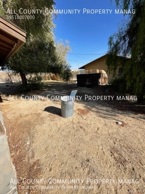 Building Photo - 2 bed/2 bath + POSSIBLE 3 bed Single Famil...