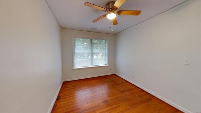 Building Photo - 900 E Edgemont Ave