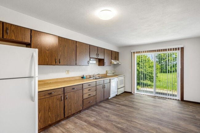 Building Photo - 1352 W Hiawatha Dr