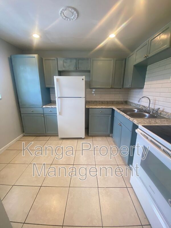 Building Photo - 3206 Louisiana Ave