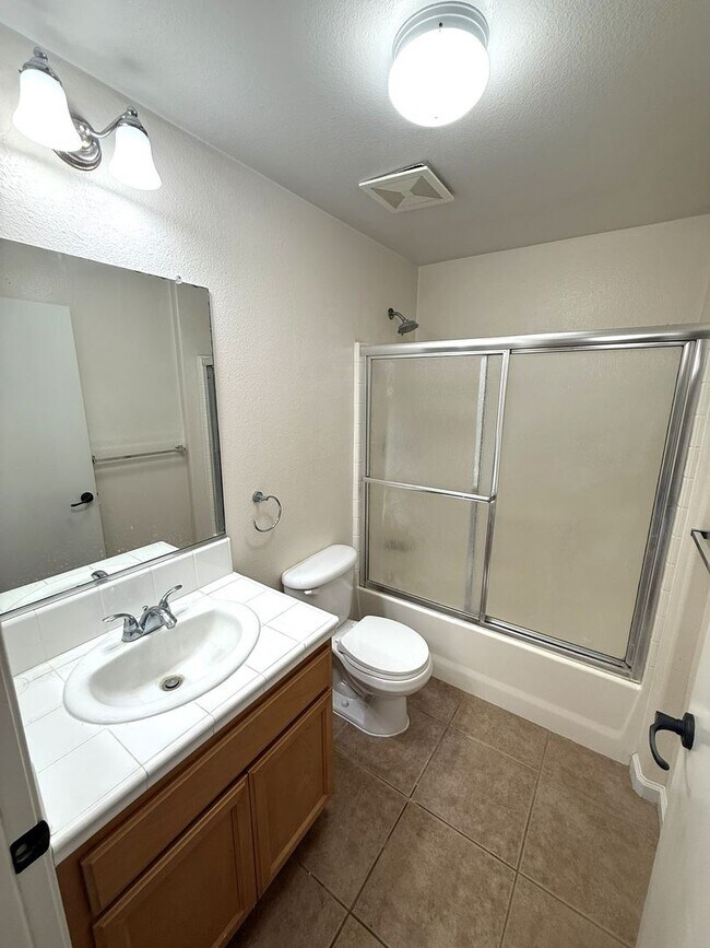 Building Photo - 610 Sunrise Dr