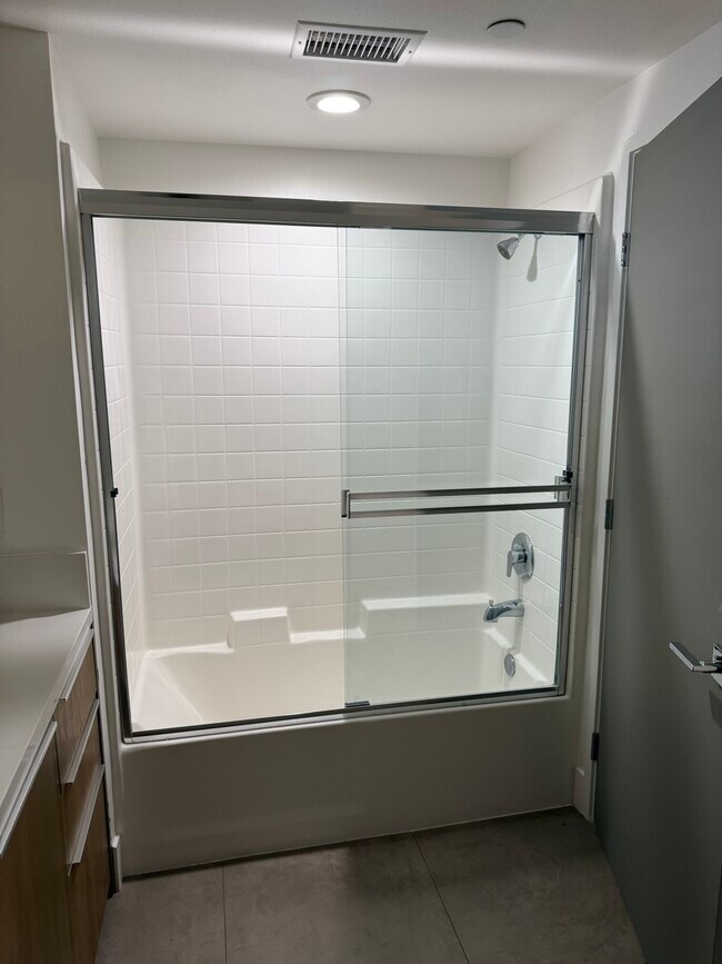 Building Photo - 239 S Marengo Ave