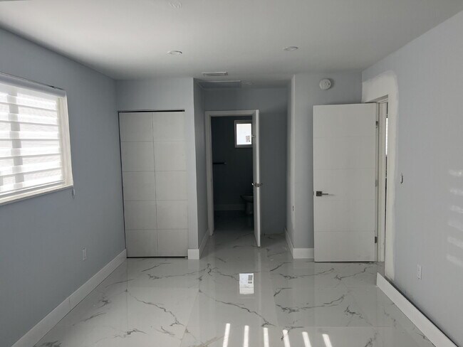 Building Photo - Charming 1-Bed Retreat Waterfront W/Pool W...